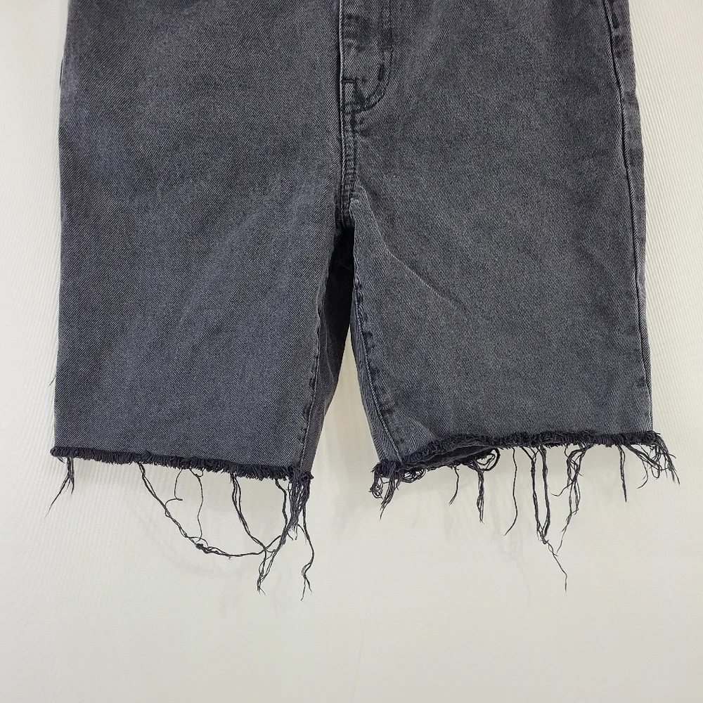 Madewell High-Rise Long Denim Shorts in Encino Wash black gray size 26